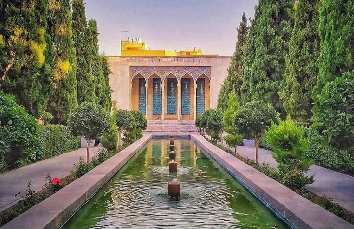  آرامگاه صائب؛ از باغ‌مقبره صفوی تا خانه ابدی استاد فرشچیان