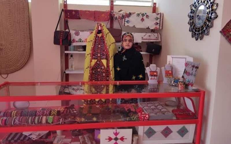 جوان ایرانشهری برای ۱۶۰ بانوی مددجو اشتغال‌زایی کرد