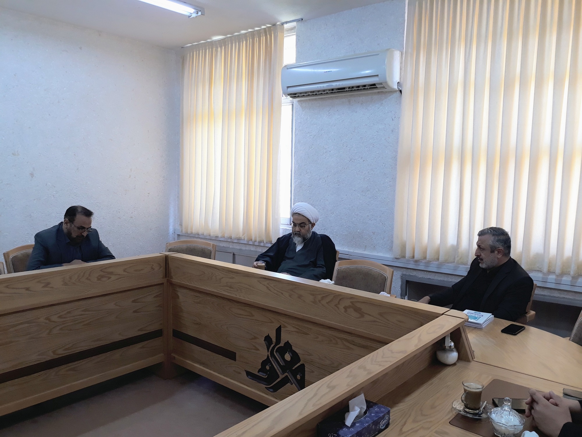 در بازدید نماینده وزارت خارجه از مؤسسه معارف اهل بیت(ع) مطرح شد؛ تربیت طلاب فاضل دارای بینش بین المللی ضرورتی انکار ناپذیر است